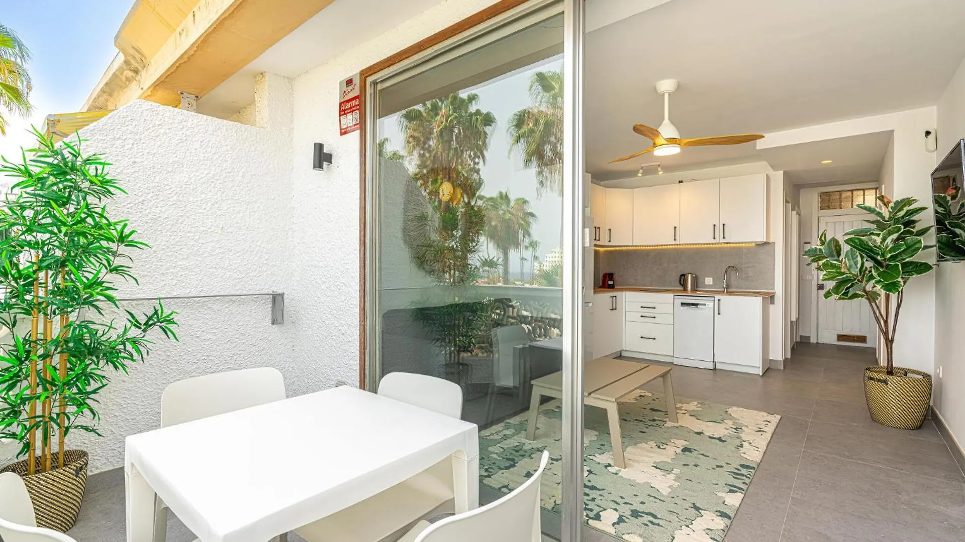 Modern Renovated Apartment With Terrace In Playa De Las Americas 西班牙