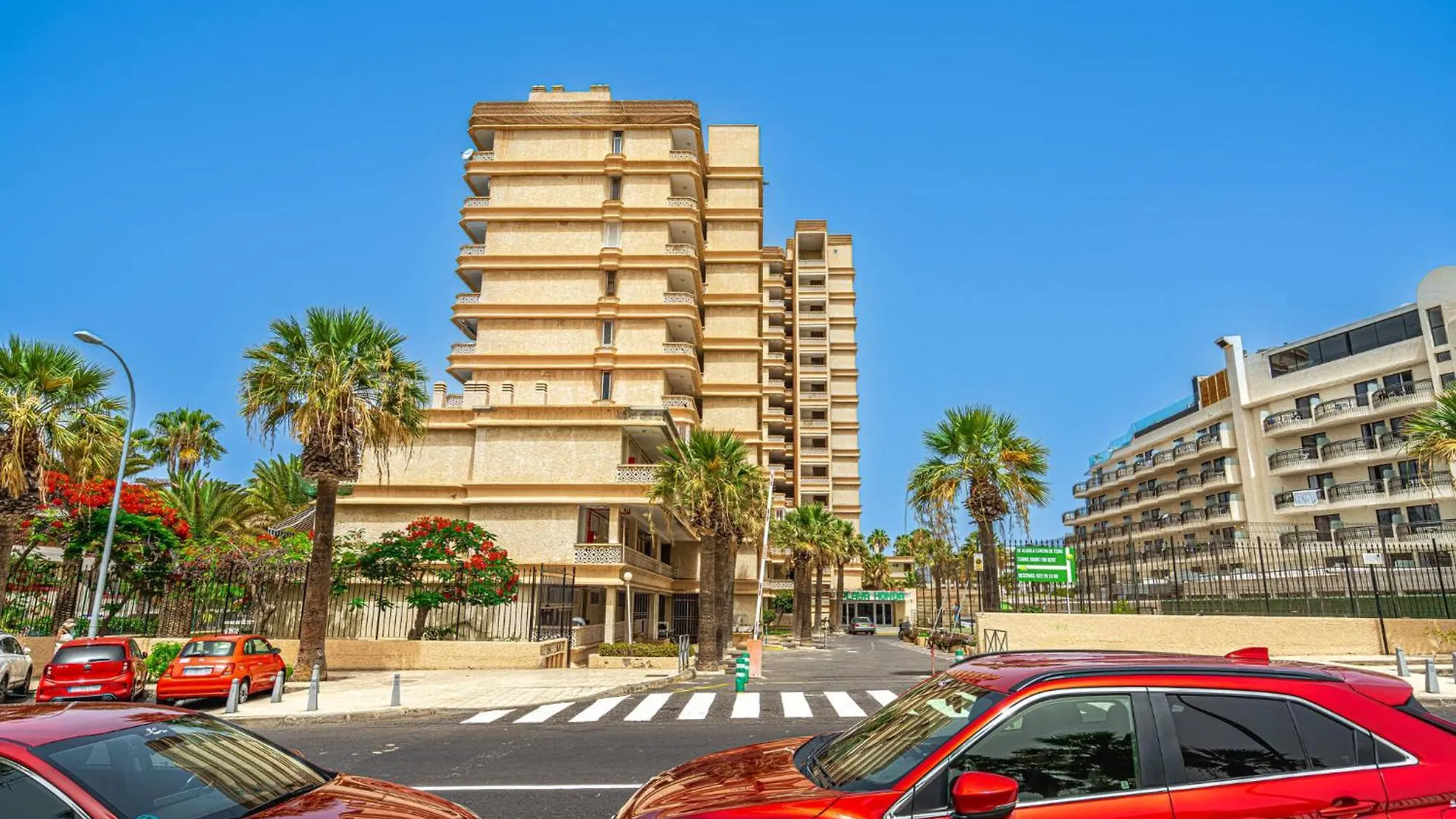 Modern Renovated Apartment With Terrace In Playa De Las Americas